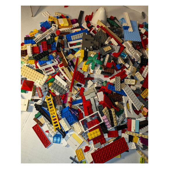 Huge Lot Vintage Legos 9#+ Mini Figures Weapons Accessories Must See - Picture 6 of 15